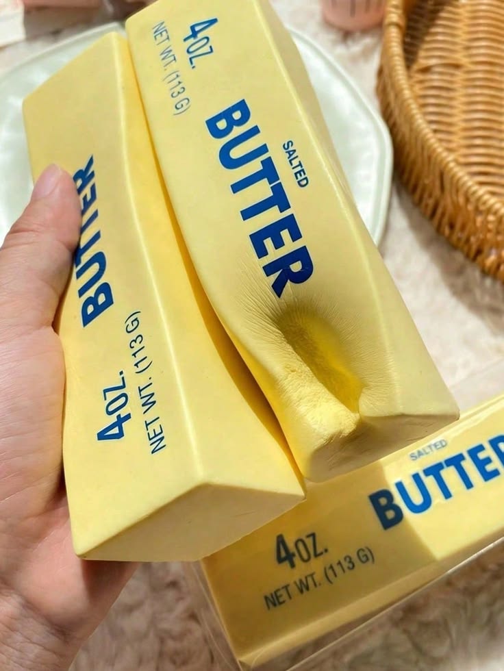 Viral Butter Squishy - Yellow / Rainbow